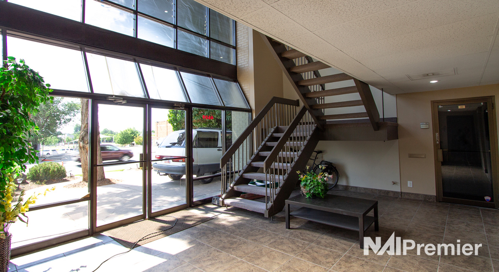 Convenient Commercial Office